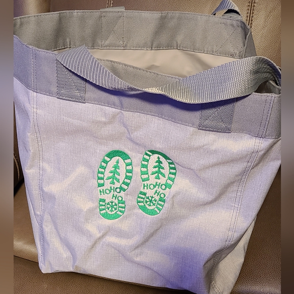 Thirtyone holiday theme Essential tote - Picture 4 of 5
